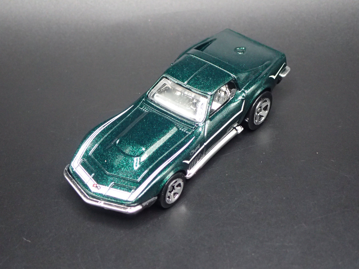 1969 69 CHEVY CHEVROLET CORVETTE GREEN 1:64 SCALE DIORAMA DIECAST MODEL CAR