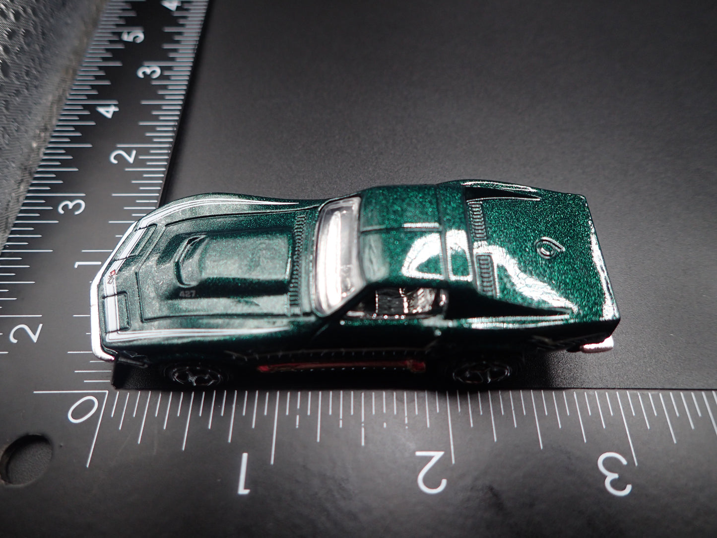 1969 69 CHEVY CHEVROLET CORVETTE GREEN 1:64 SCALE DIORAMA DIECAST MODEL CAR