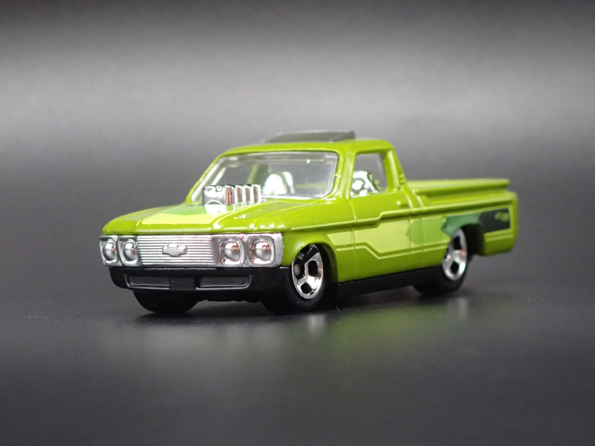 1972 72 CHEVY CHEVROLET LUV PICKUP TRUCK 1:64 SCALE DIORAMA DIECAST MODEL CAR