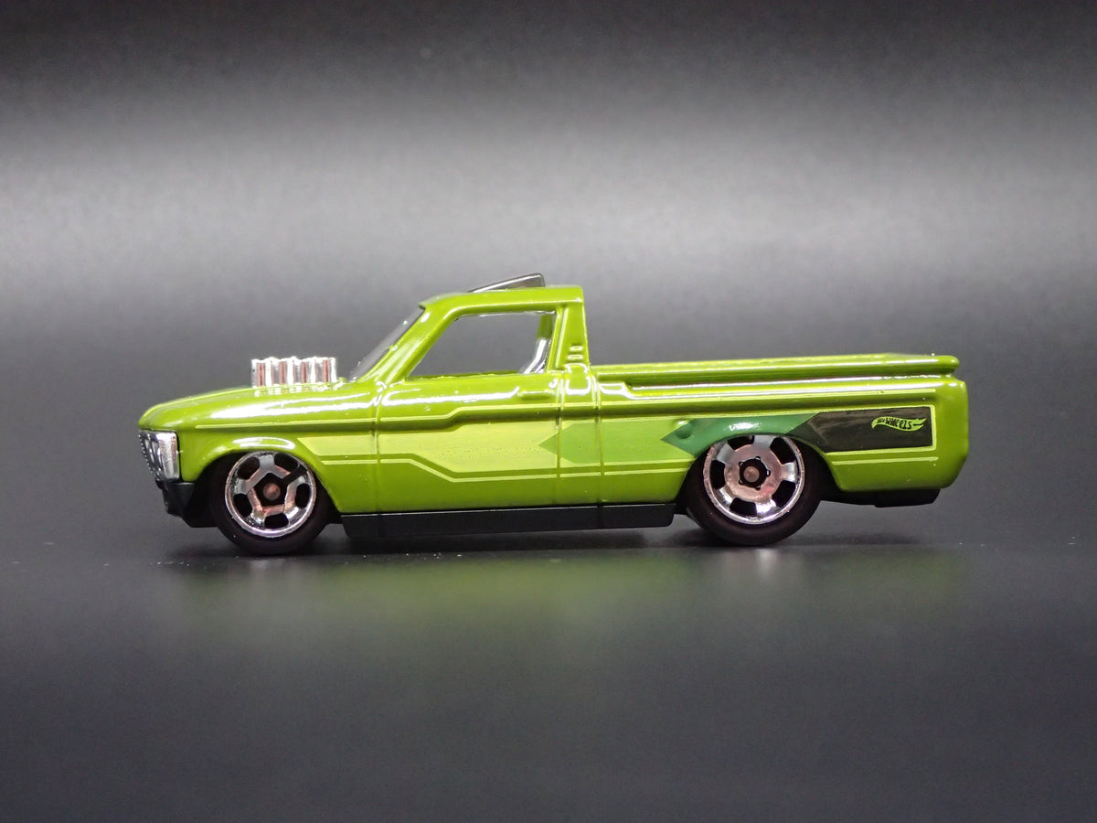 1972 72 CHEVY CHEVROLET LUV PICKUP TRUCK 1:64 SCALE DIORAMA DIECAST MODEL CAR