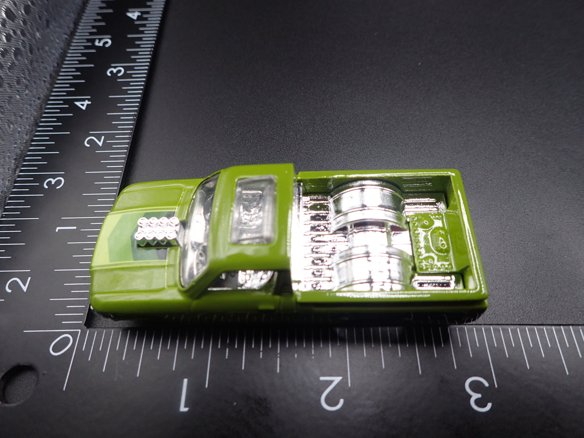 1972 72 CHEVY CHEVROLET LUV PICKUP TRUCK 1:64 SCALE DIORAMA DIECAST MODEL CAR
