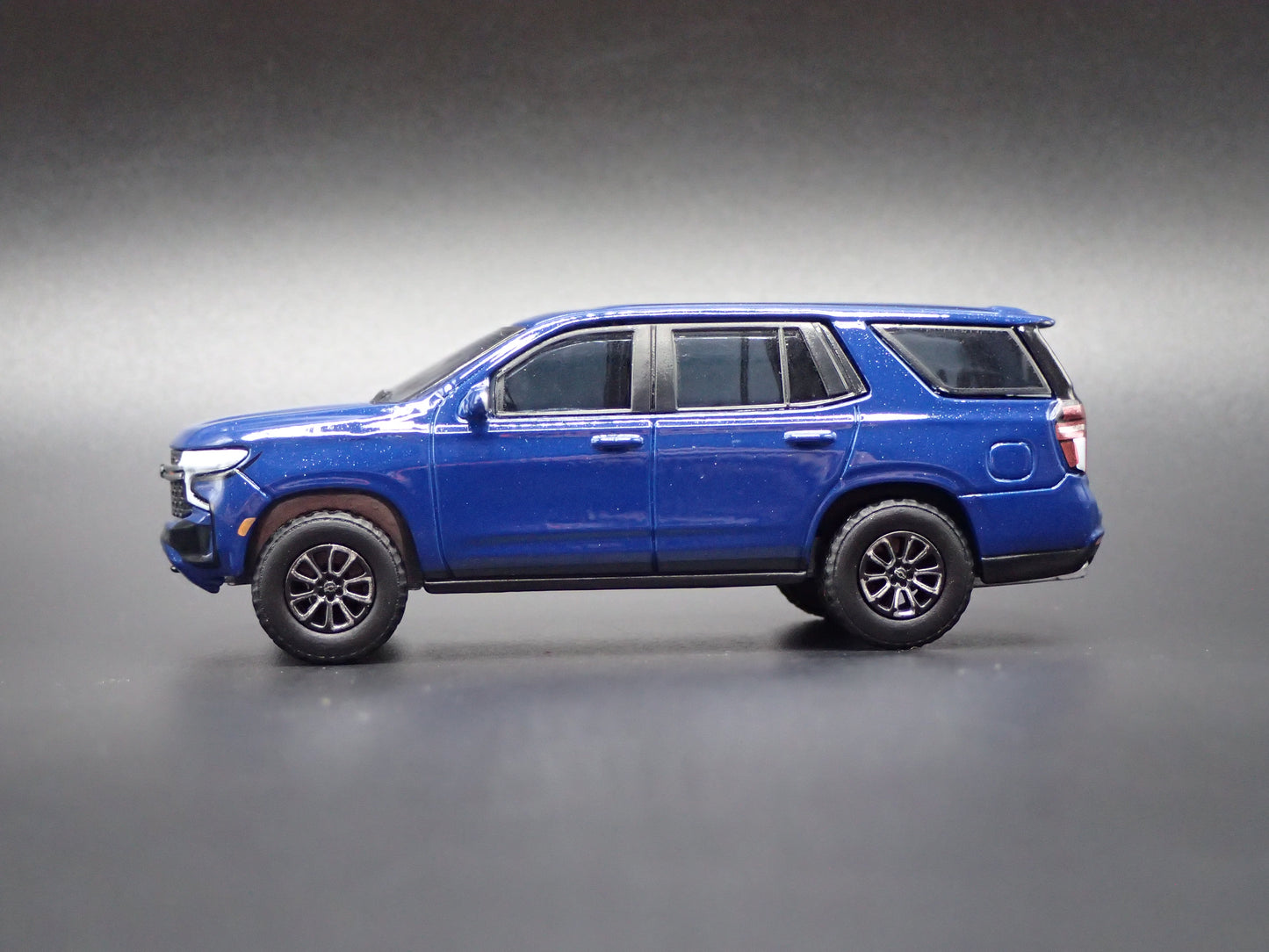2021-2026 CHEVY CHEVROLET TAHOE 1:64 SCALE COLLECTIBLE DIORAMA DIECAST MODEL CAR