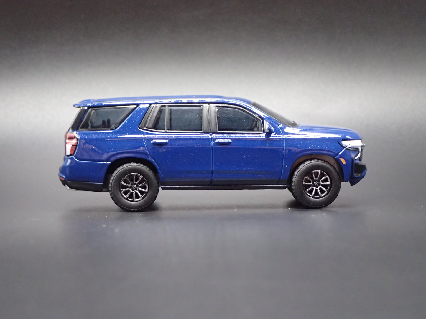 2021-2026 CHEVY CHEVROLET TAHOE 1:64 SCALE COLLECTIBLE DIORAMA DIECAST MODEL CAR