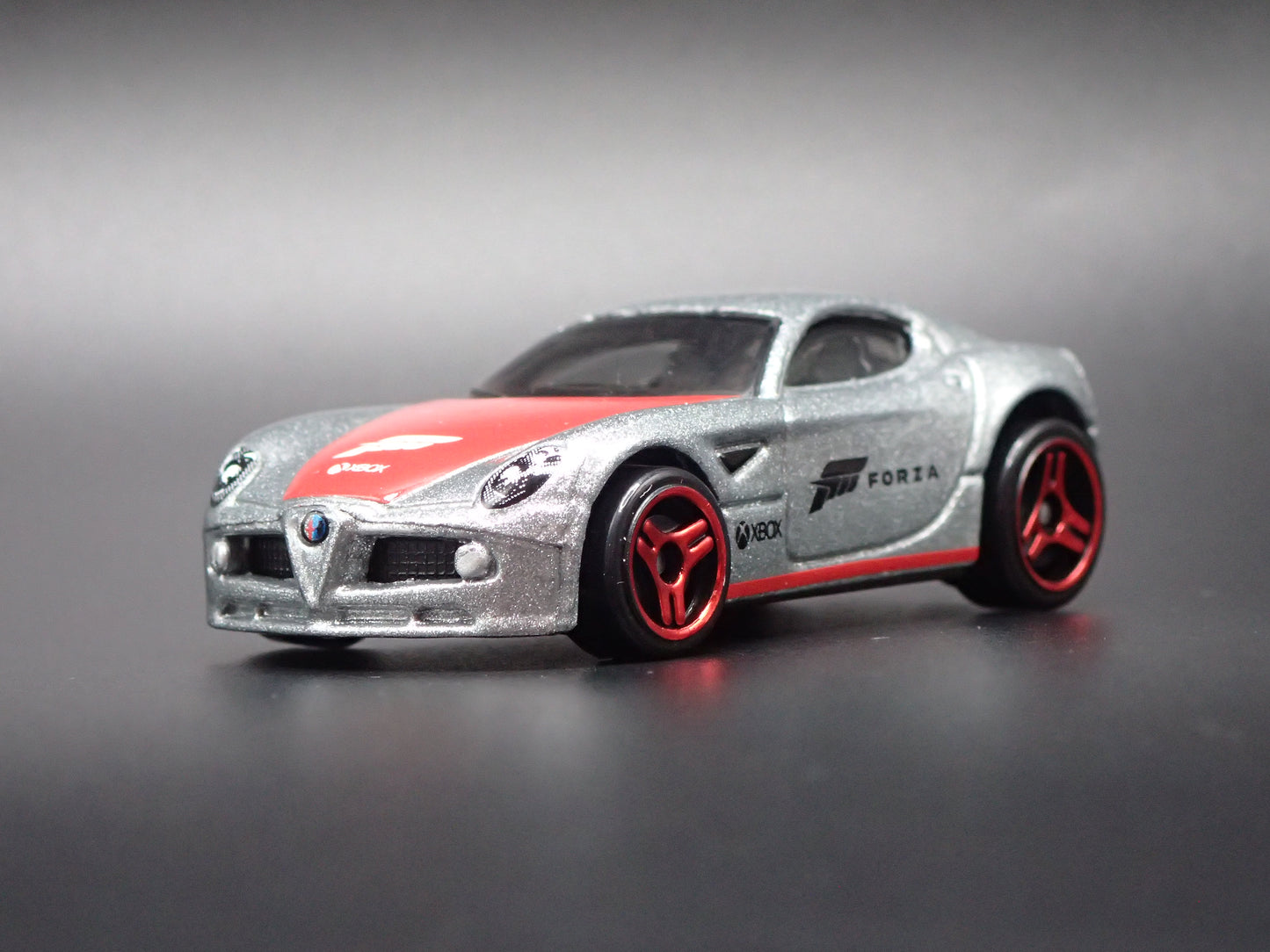 2007-2010 ALFA ROMEO 8C COMPETIZIONE SILVER 1:64 SCALE DIORAMA DIECAST MODEL CAR