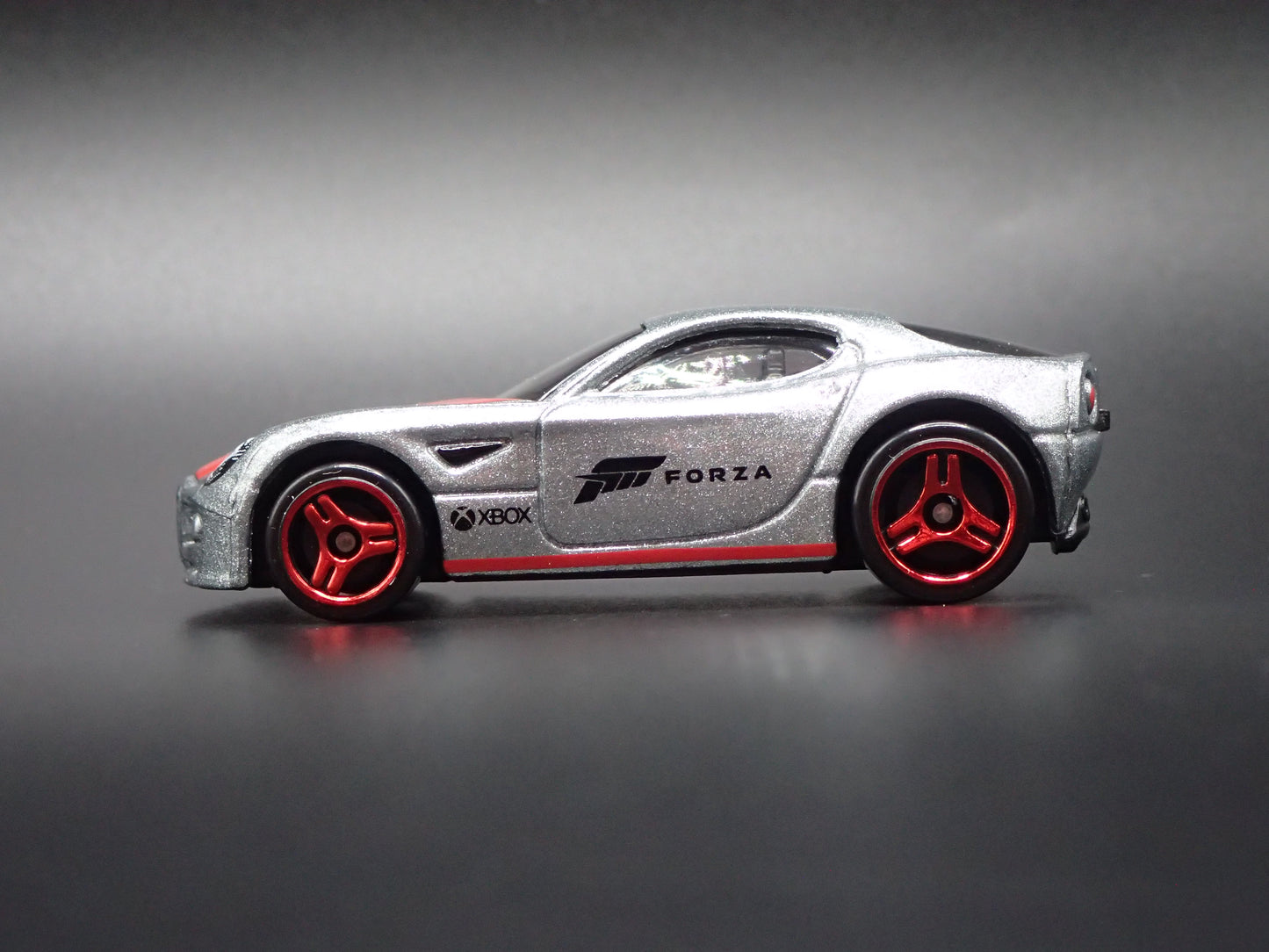 2007-2010 ALFA ROMEO 8C COMPETIZIONE SILVER 1:64 SCALE DIORAMA DIECAST MODEL CAR