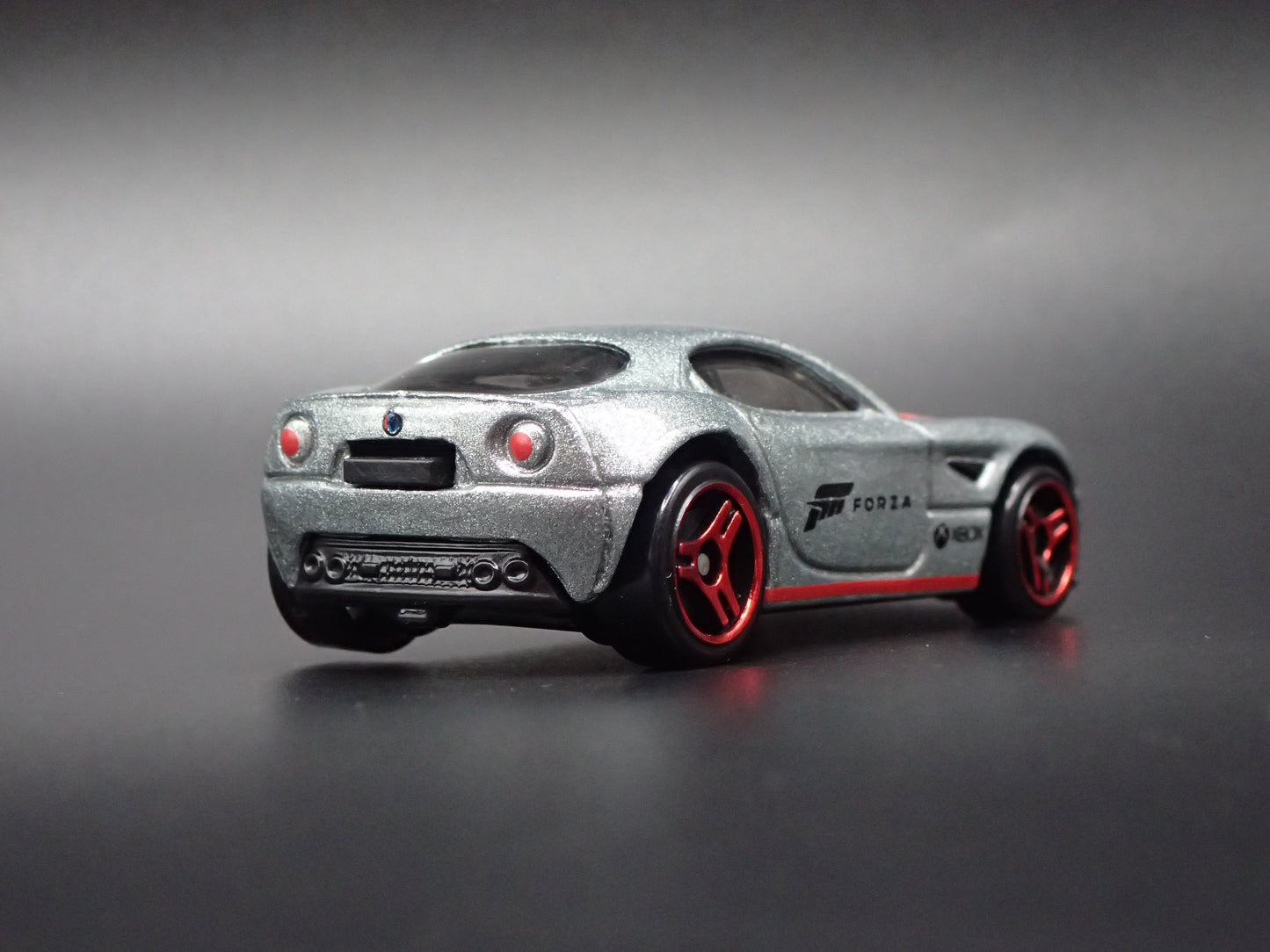 2007-2010 ALFA ROMEO 8C COMPETIZIONE SILVER 1:64 SCALE DIORAMA DIECAST MODEL CAR