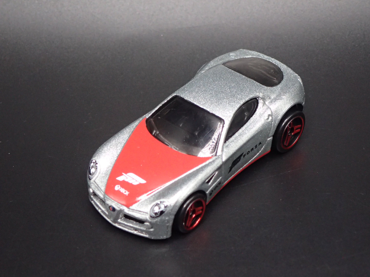 2007-2010 ALFA ROMEO 8C COMPETIZIONE SILVER 1:64 SCALE DIORAMA DIECAST MODEL CAR
