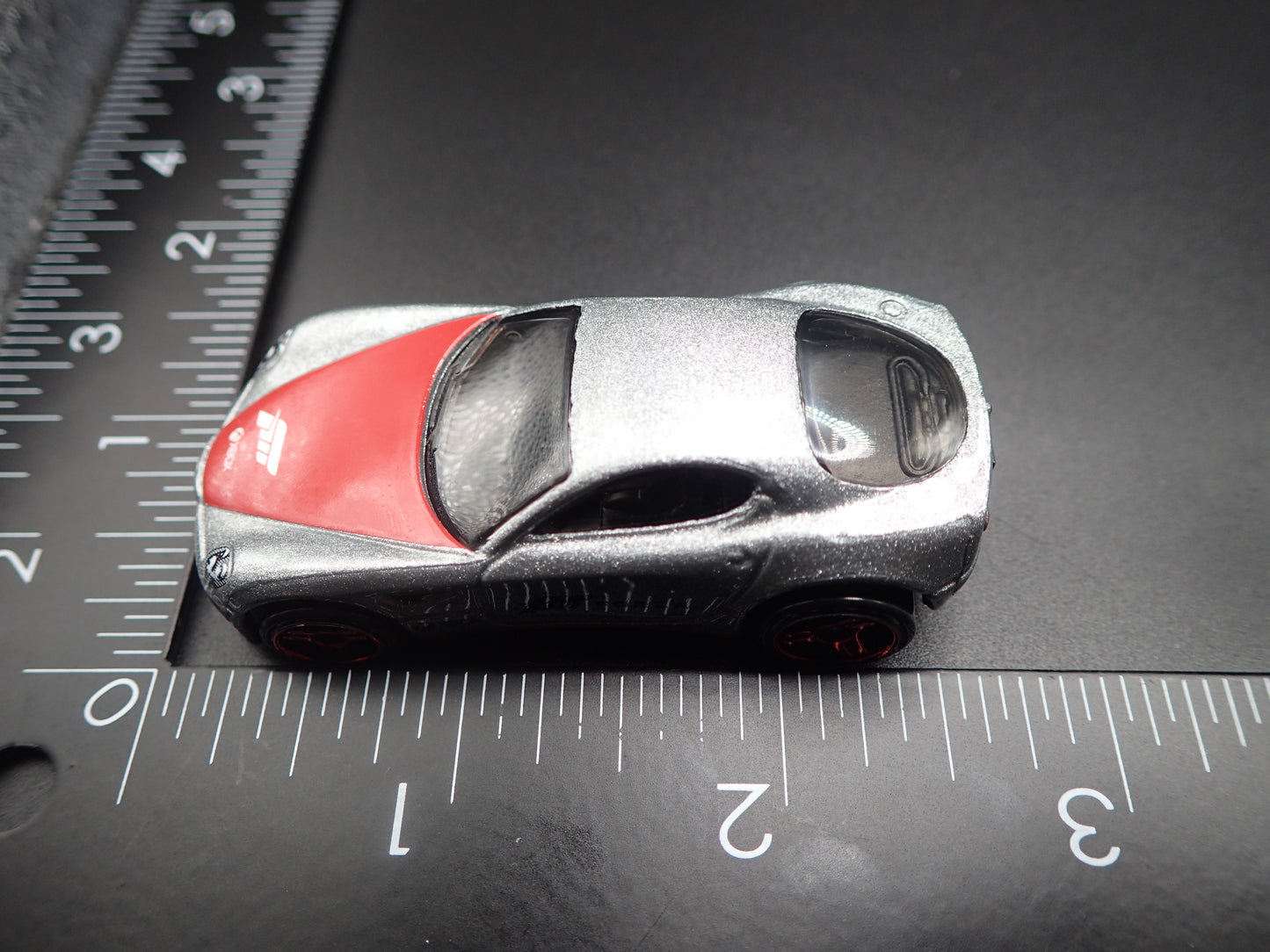 2007-2010 ALFA ROMEO 8C COMPETIZIONE SILVER 1:64 SCALE DIORAMA DIECAST MODEL CAR