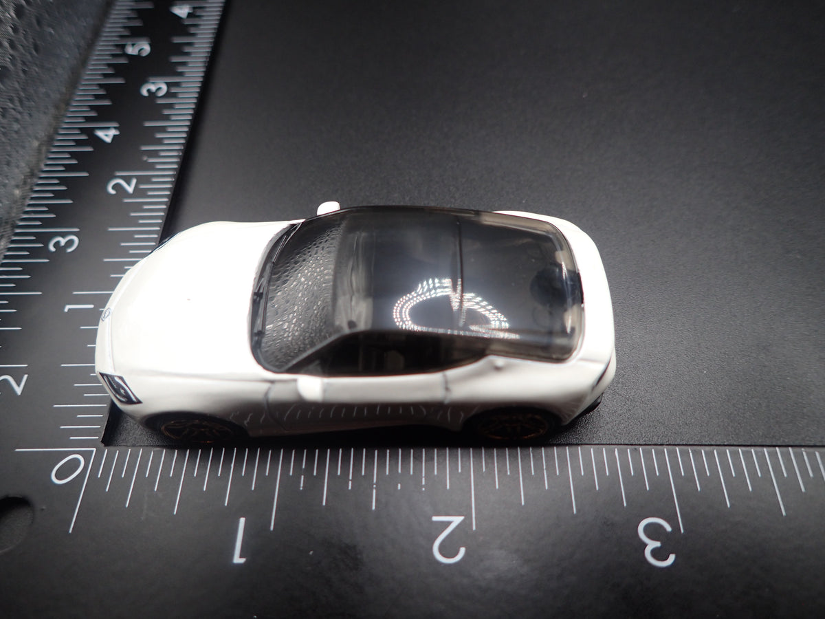 2023-2026 NISSAN Z WHITE 1:64 SCALE COLLECTIBLE DIORAMA DIECAST MODEL CAR