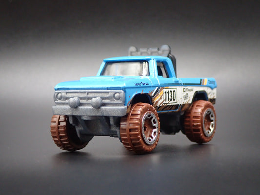 1970 70 DODGE POWER WAGON PICKUP TRUCK BLUE 1:64 SCALE DIORAMA DIECAST MODEL CAR
