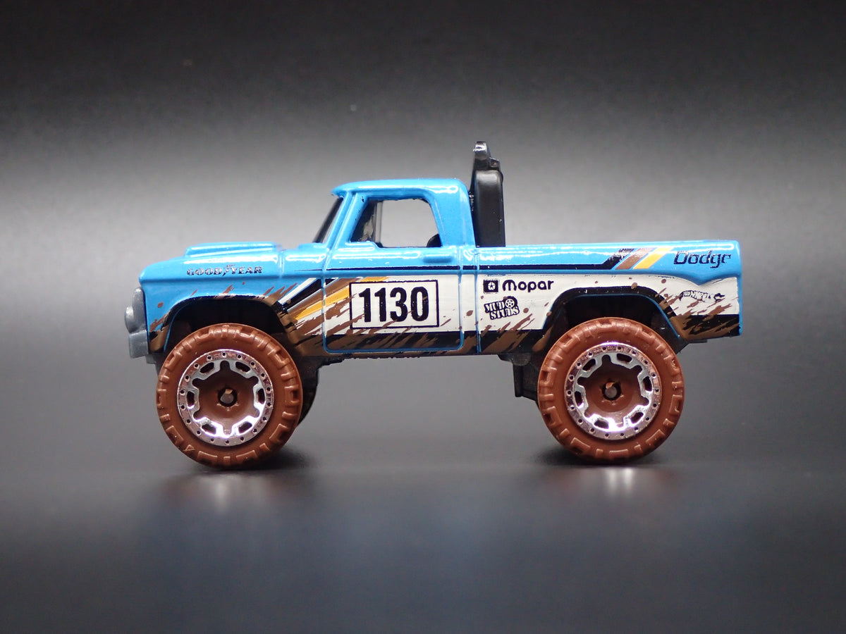 1970 70 DODGE POWER WAGON PICKUP TRUCK BLUE 1:64 SCALE DIORAMA DIECAST MODEL CAR