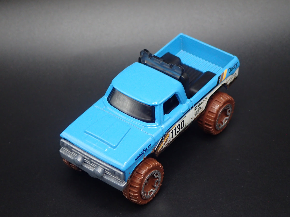 1970 70 DODGE POWER WAGON PICKUP TRUCK BLUE 1:64 SCALE DIORAMA DIECAST MODEL CAR