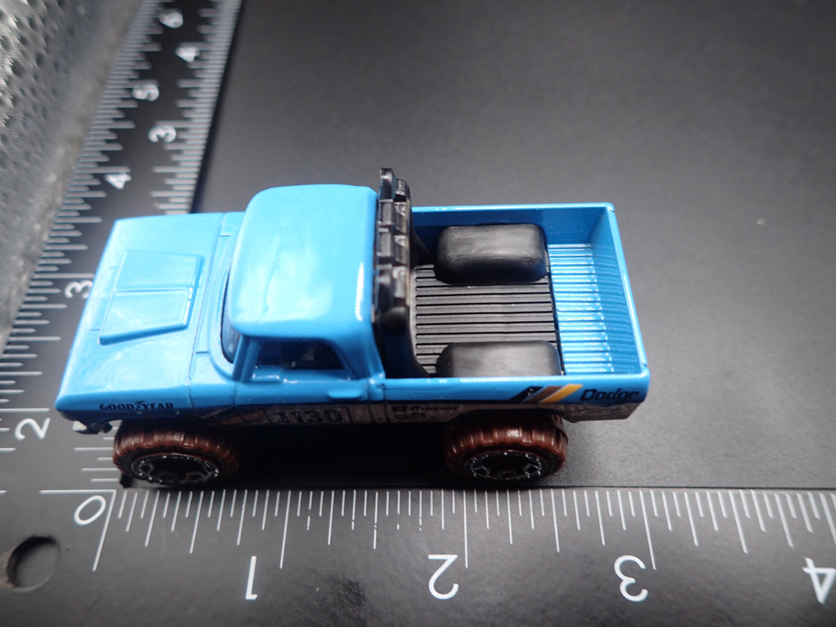 1970 70 DODGE POWER WAGON PICKUP TRUCK BLUE 1:64 SCALE DIORAMA DIECAST MODEL CAR
