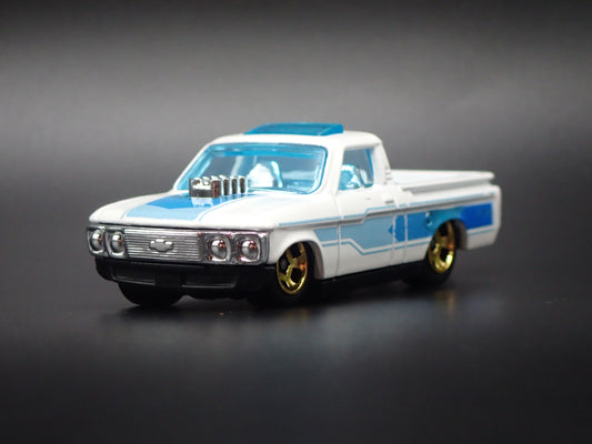 1972 72 CHEVY CHEVROLET LUV PICKUP TRUCK 1:64 SCALE DIORAMA DIECAST MODEL CAR