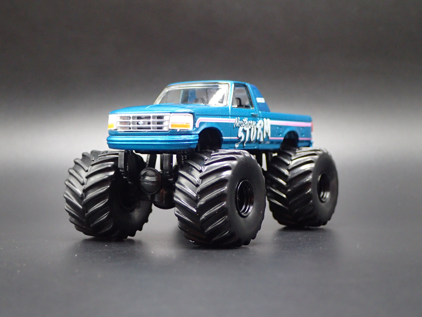 1993 93 FORD F250 MONSTER TRUCK MOUNTAIN STORM 1/64 SCALE DIECAST MODEL CAR