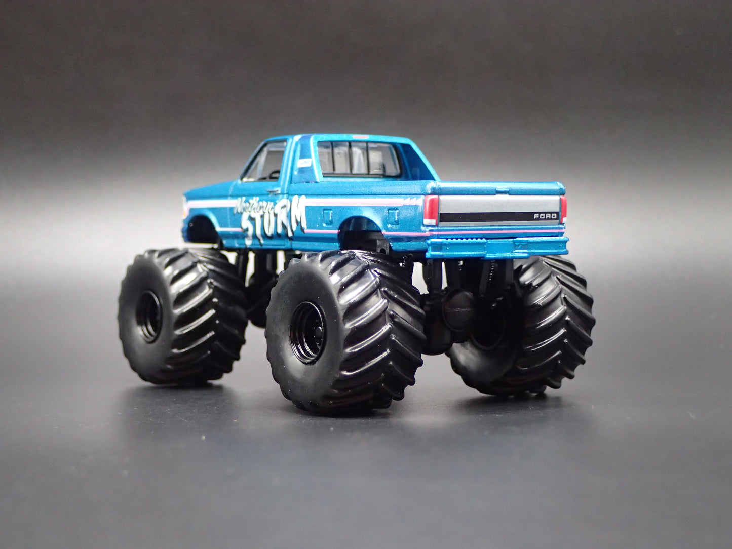 1993 93 FORD F250 MONSTER TRUCK MOUNTAIN STORM 1/64 SCALE DIECAST MODEL CAR