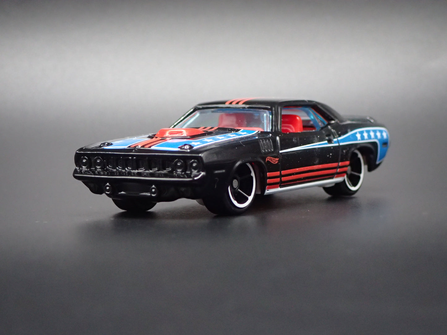 1971 71 PLYMOUTH HEMI CUDA BLACK 1:64 SCALE COLLECTIBLE DIORAMA DIECAST MODEL CAR