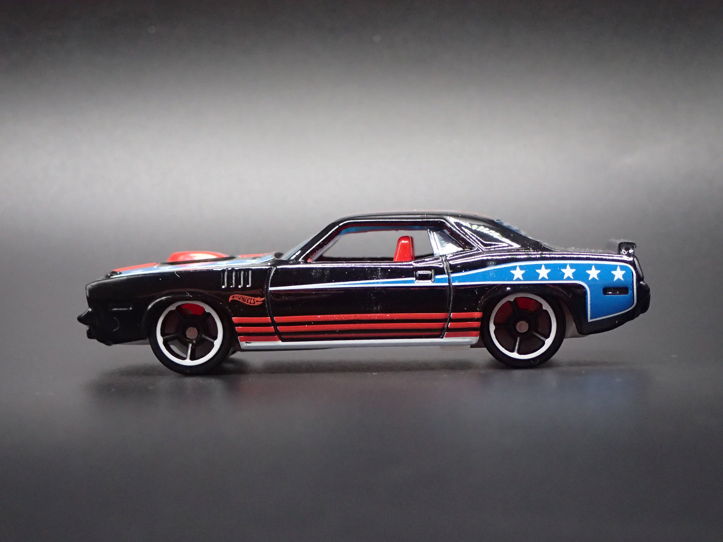 1971 71 PLYMOUTH HEMI CUDA BLACK 1:64 SCALE COLLECTIBLE DIORAMA DIECAST MODEL CAR