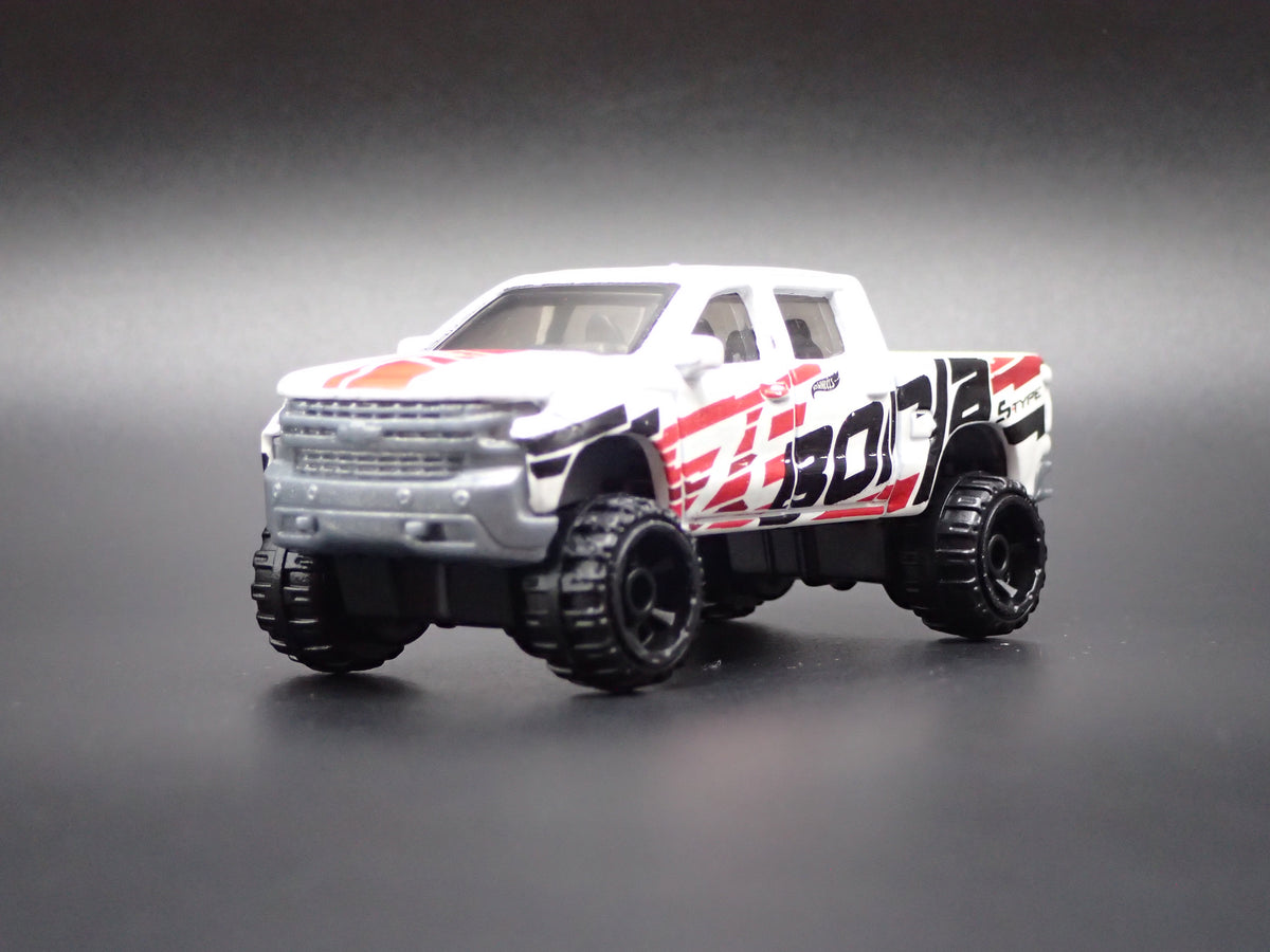 2019 19 CHEVY CHEVROLET SILVERADO LT TRAIL BOSS 1:64 SCALE DIECAST MODEL CAR