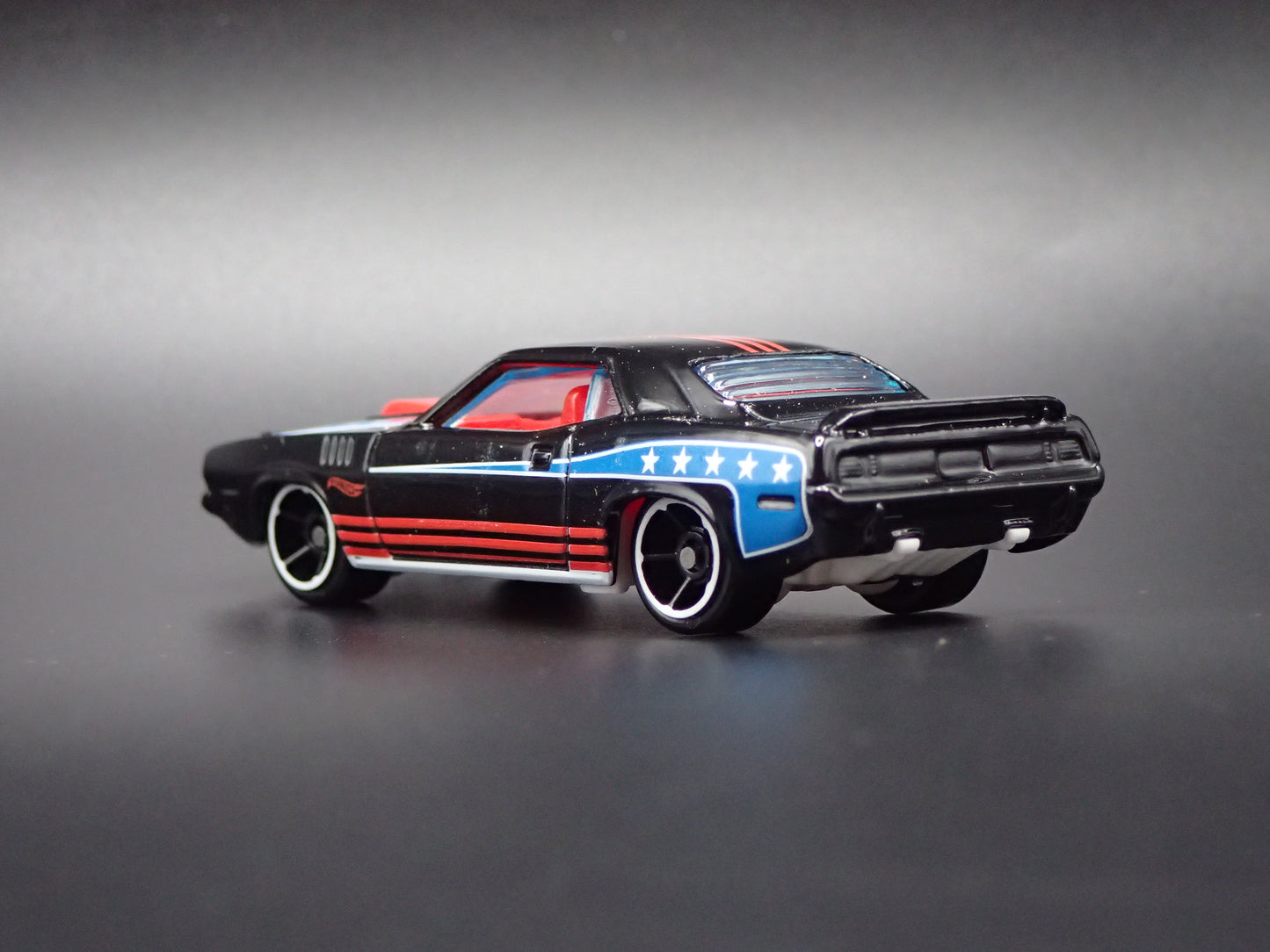1971 71 PLYMOUTH HEMI CUDA BLACK 1:64 SCALE COLLECTIBLE DIORAMA DIECAST MODEL CAR
