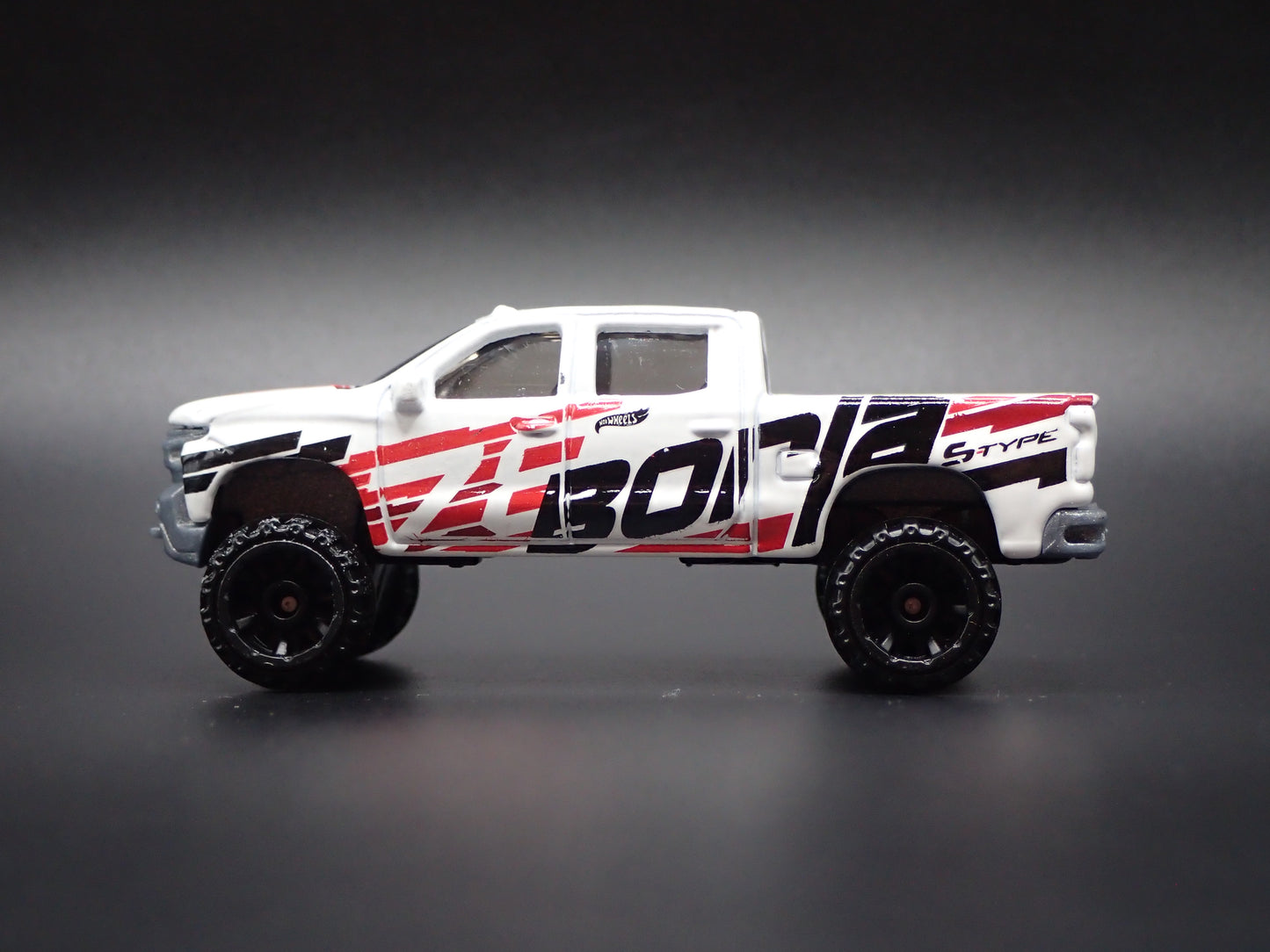2019 19 CHEVY CHEVROLET SILVERADO LT TRAIL BOSS 1:64 SCALE DIECAST MODEL CAR