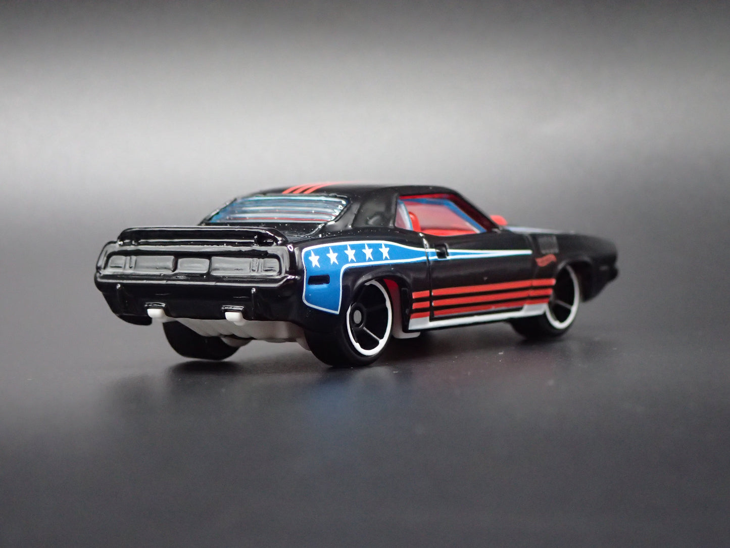 1971 71 PLYMOUTH HEMI CUDA BLACK 1:64 SCALE COLLECTIBLE DIORAMA DIECAST MODEL CAR