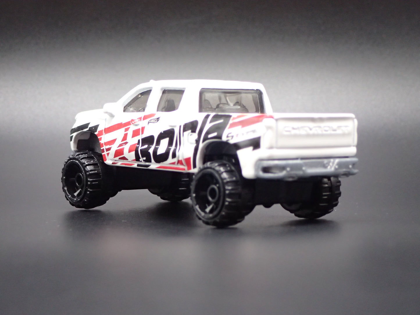 2019 19 CHEVY CHEVROLET SILVERADO LT TRAIL BOSS 1:64 SCALE DIECAST MODEL CAR