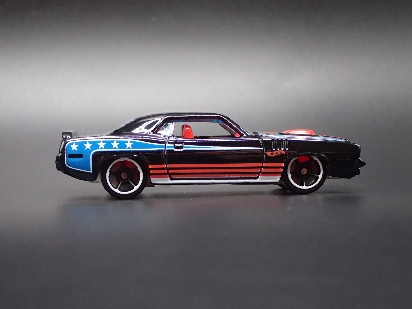 1971 71 PLYMOUTH HEMI CUDA BLACK 1:64 SCALE COLLECTIBLE DIORAMA DIECAST MODEL CAR
