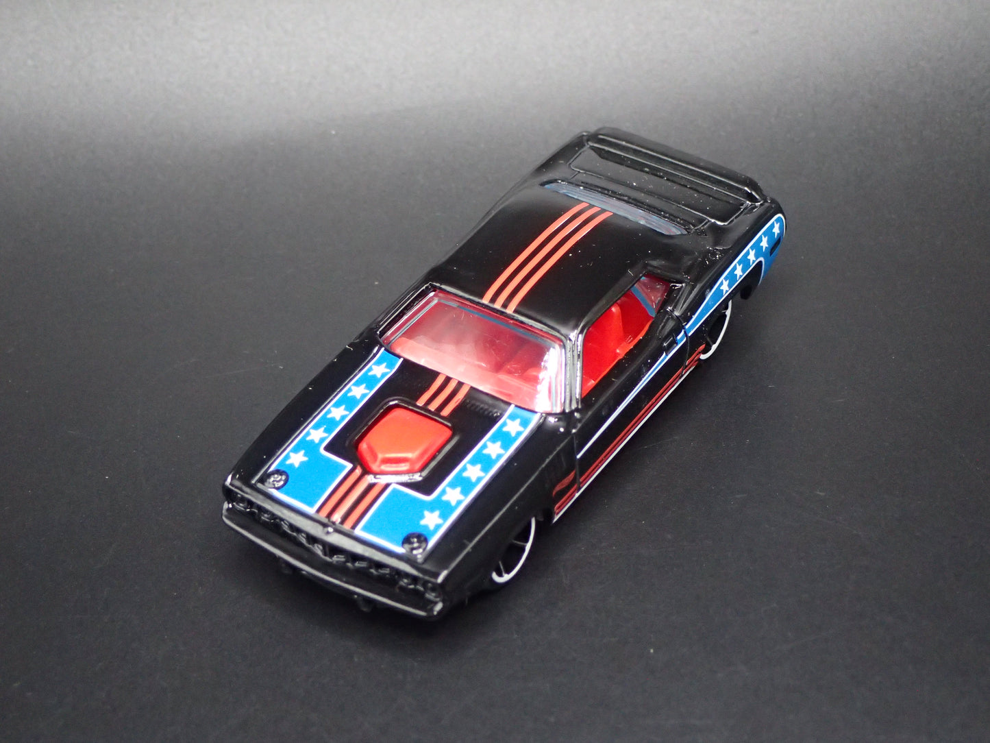 1971 71 PLYMOUTH HEMI CUDA BLACK 1:64 SCALE COLLECTIBLE DIORAMA DIECAST MODEL CAR