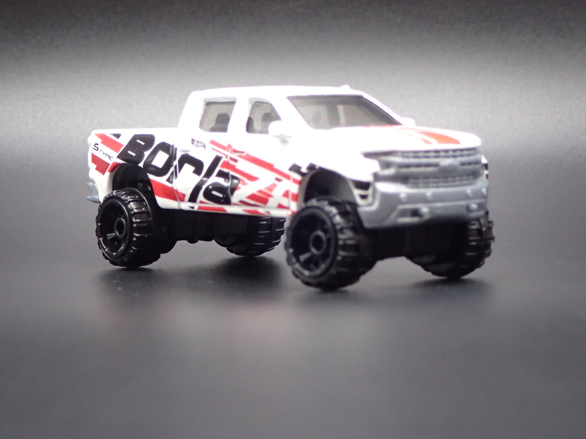 2019 19 CHEVY CHEVROLET SILVERADO LT TRAIL BOSS 1:64 SCALE DIECAST MODEL CAR