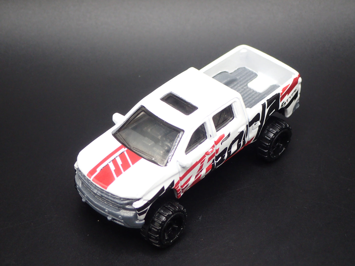 2019 19 CHEVY CHEVROLET SILVERADO LT TRAIL BOSS 1:64 SCALE DIECAST MODEL CAR