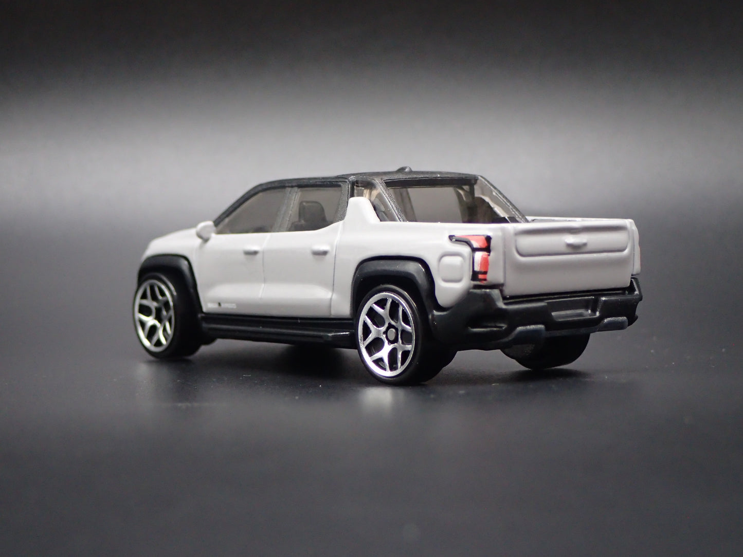2024-2026 CHEVY CHEVROLET SILVERADO EV ELECTRIC TRUCK 1:64 DIECAST MODEL CAR