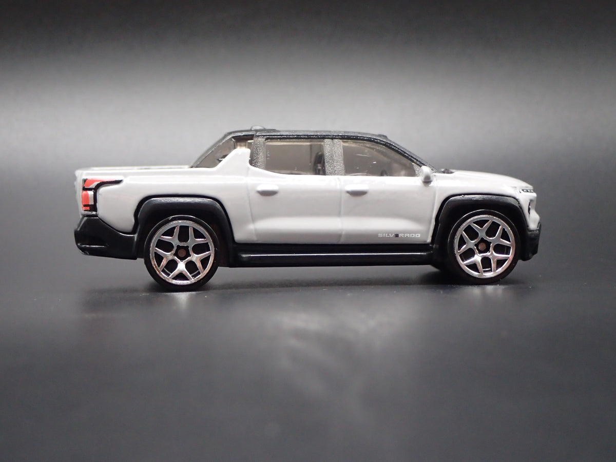 2024-2026 CHEVY CHEVROLET SILVERADO EV ELECTRIC TRUCK 1:64 DIECAST MODEL CAR
