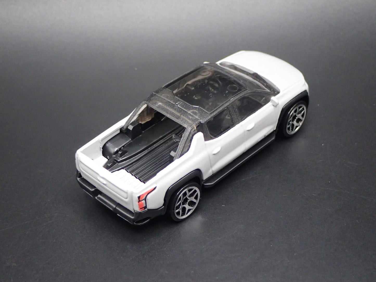 2024-2026 CHEVY CHEVROLET SILVERADO EV ELECTRIC TRUCK 1:64 DIECAST MODEL CAR