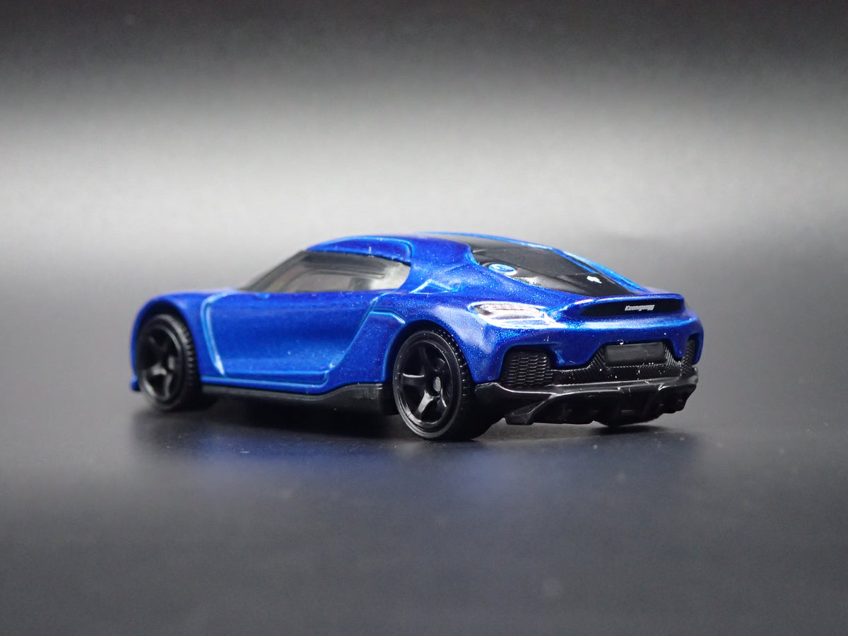 2024-2025 KOENIGSEGG GEMERA SUPER CAR BLUE 1:64 SCALE DIORAMA DIECAST MODEL CAR