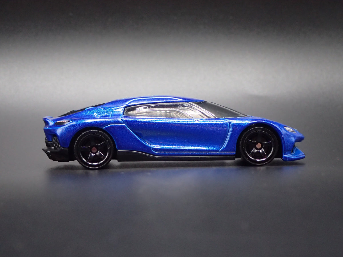 2024-2025 KOENIGSEGG GEMERA SUPER CAR BLUE 1:64 SCALE DIORAMA DIECAST MODEL CAR