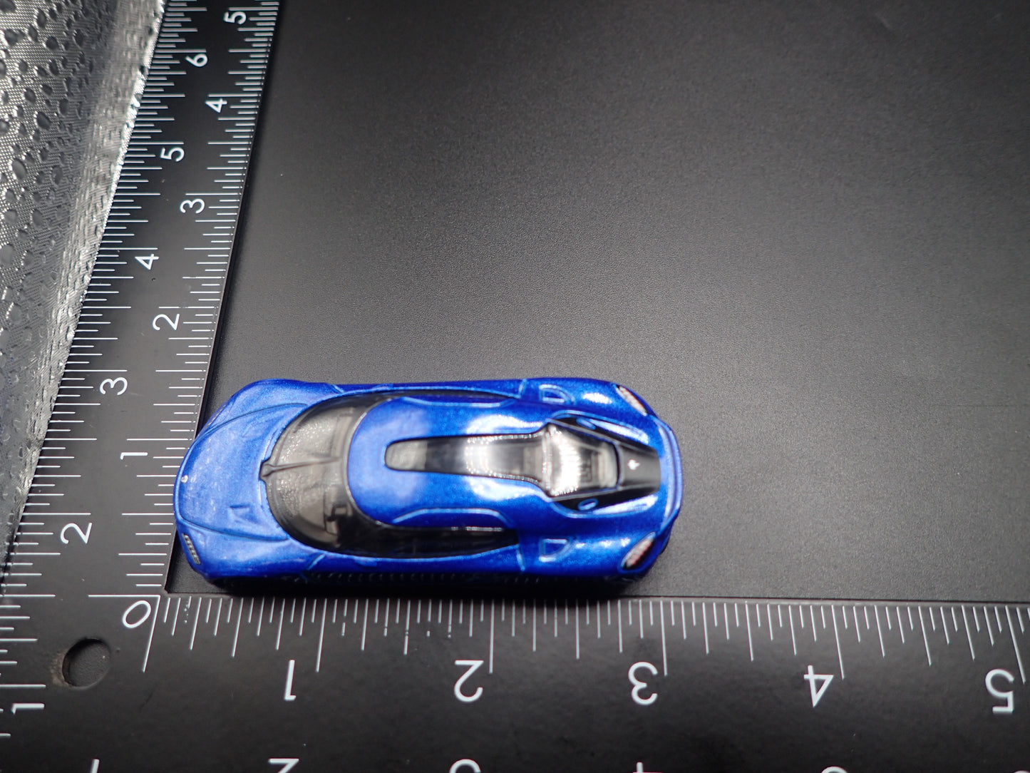 2024-2025 KOENIGSEGG GEMERA SUPER CAR BLUE 1:64 SCALE DIORAMA DIECAST MODEL CAR