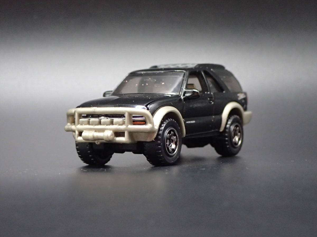 1995-2005 CHEVY CHEVROLET BLAZER ZR2 4X4 1:64 SCALE DIORAMA DIECAST MODEL CAR