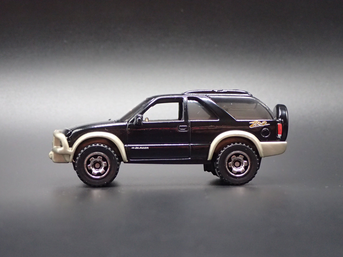 1995-2005 CHEVY CHEVROLET BLAZER ZR2 4X4 1:64 SCALE DIORAMA DIECAST MODEL CAR