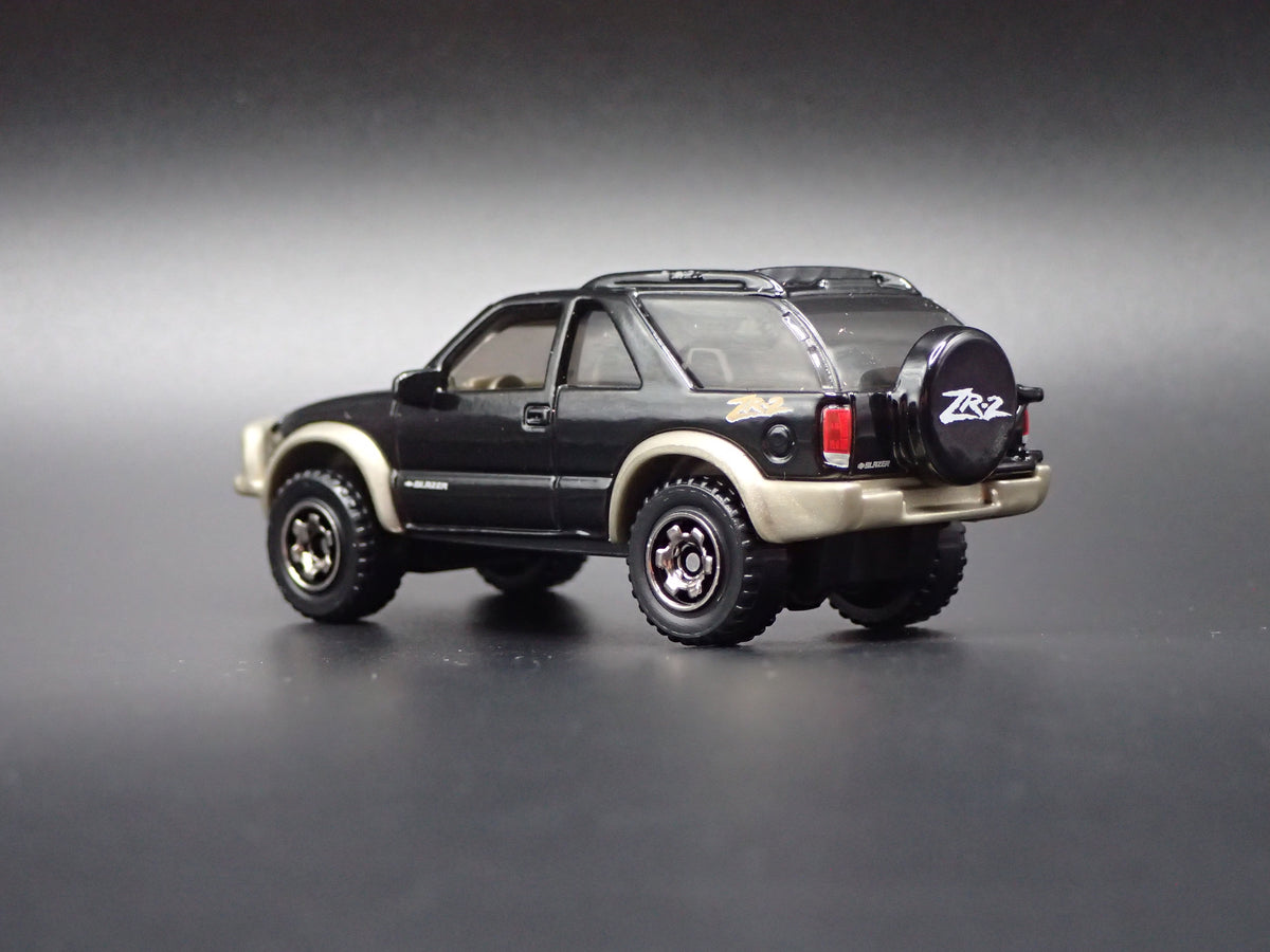 1995-2005 CHEVY CHEVROLET BLAZER ZR2 4X4 1:64 SCALE DIORAMA DIECAST MODEL CAR