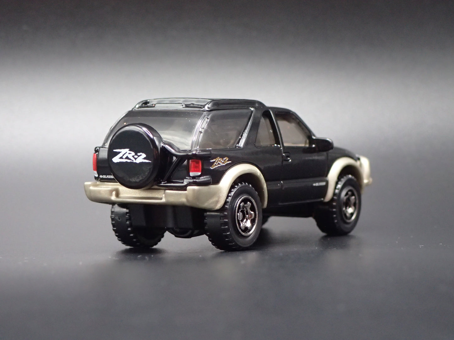1995-2005 CHEVY CHEVROLET BLAZER ZR2 4X4 1:64 SCALE DIORAMA DIECAST MODEL CAR