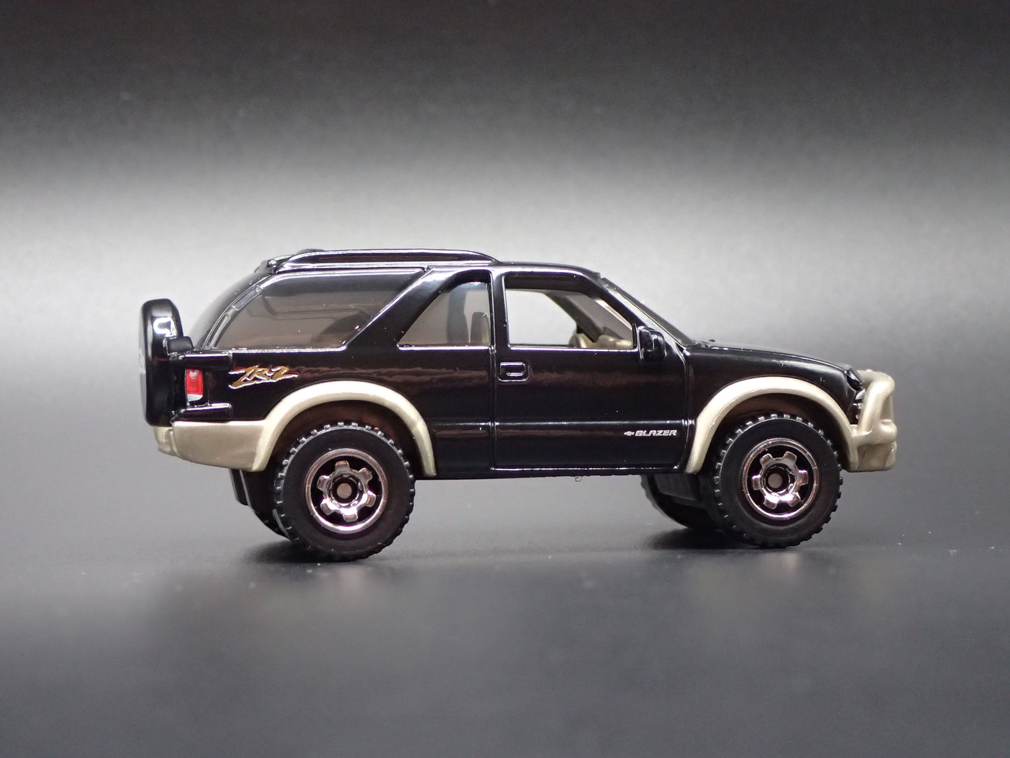 1995-2005 CHEVY CHEVROLET BLAZER ZR2 4X4 1:64 SCALE DIORAMA DIECAST MODEL CAR