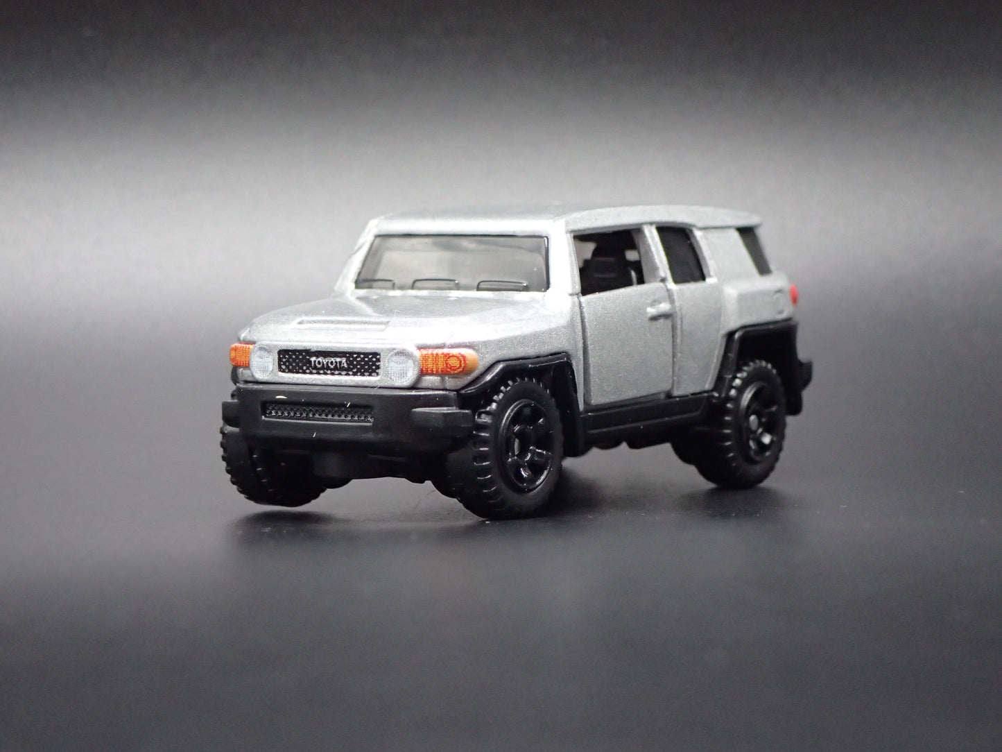 2007-2014 TOYOTA FJ CRUISER SUV 1/64 SCALE COLLECTIBLE DIORAMA DIECAST MODEL CAR