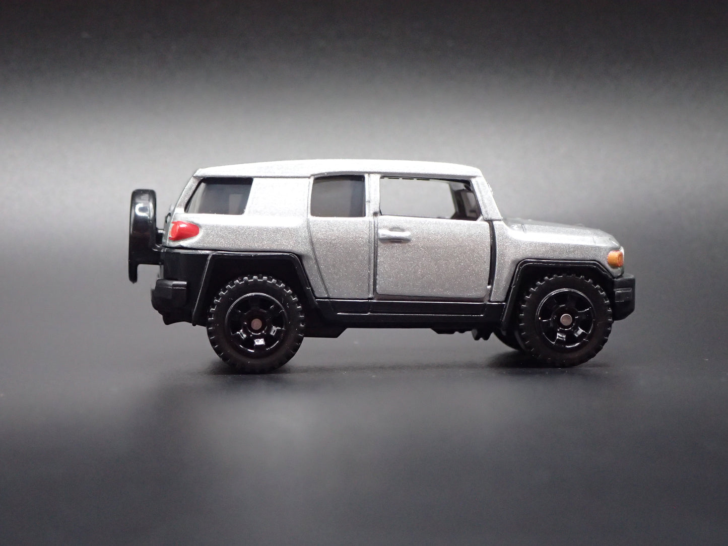 2007-2014 TOYOTA FJ CRUISER SUV 1/64 SCALE COLLECTIBLE DIORAMA DIECAST MODEL CAR