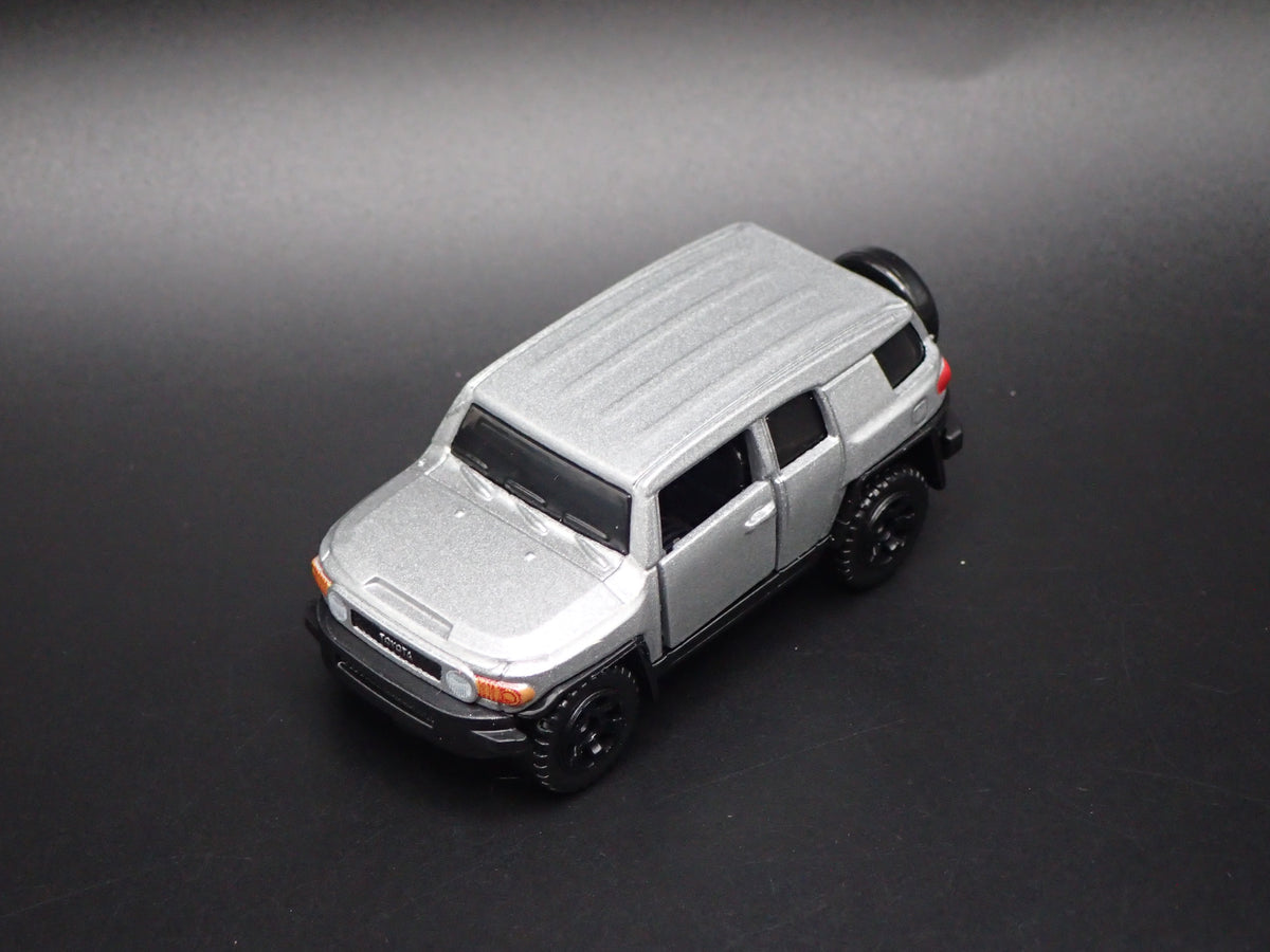 2007-2014 TOYOTA FJ CRUISER SUV 1/64 SCALE COLLECTIBLE DIORAMA DIECAST MODEL CAR