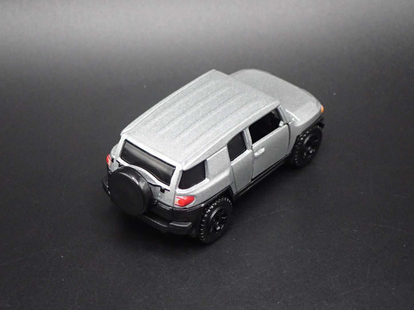 2007-2014 TOYOTA FJ CRUISER SUV 1/64 SCALE COLLECTIBLE DIORAMA DIECAST MODEL CAR