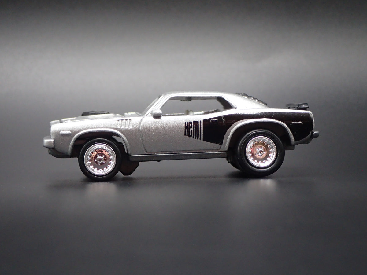 1971 71 PLYMOUTH HEMI CUDA SILVER 1:64 SCALE COLLECTIBLE DIORAMA DIECAST MODEL CAR