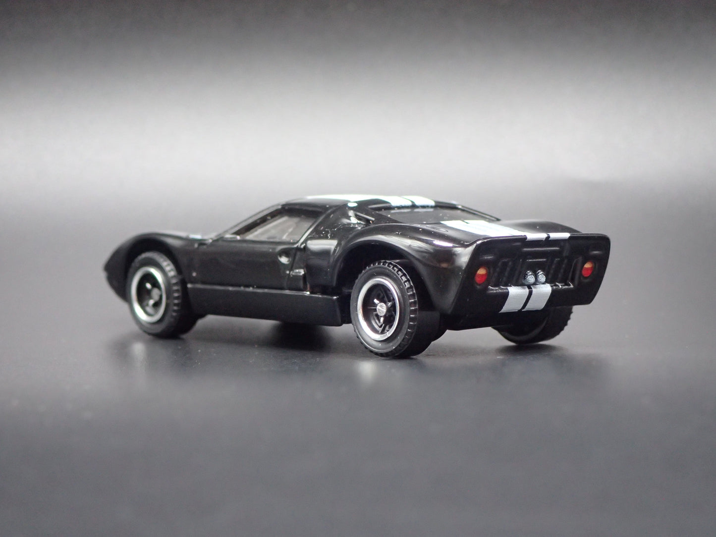 1964-1969 FORD GT40 RACE CAR BLACK 1:64 SCALE COLLECTIBLE DIECAST MODEL CAR