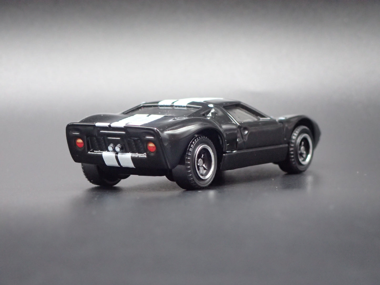 1964-1969 FORD GT40 RACE CAR BLACK 1:64 SCALE COLLECTIBLE DIECAST MODEL CAR