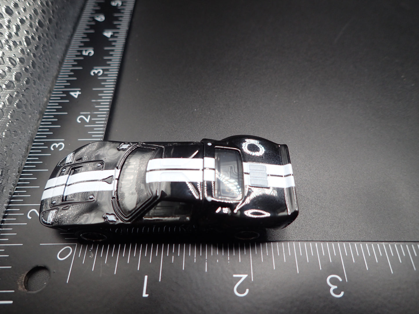 1964-1969 FORD GT40 RACE CAR BLACK 1:64 SCALE COLLECTIBLE DIECAST MODEL CAR